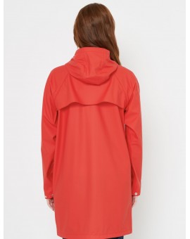 Manteau imperméable rouge à capuche IHTAZI ICHI. L'atelier de Louison à Grand Quartier.
