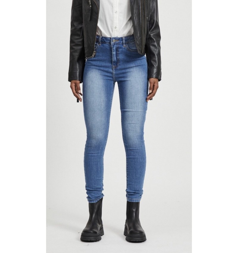 Jean en denim taille haute coupe 7/8 VIEKKO VILA. L'atelier de Louison à Grand Quartier.